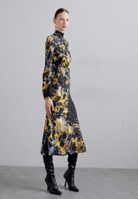 Roberto Cavalli DRESS - Φόρεμα από ζέρσεϊ - nero/giallo