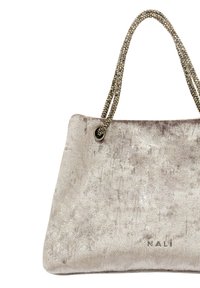 Handtas in zilverkleur met een gestructureerd oppervlak, dubbele gevlochten handgrepen en een geperst "NALI"-logo aan de onderkant. Rechthoekige vorm met een zachte afwerking.