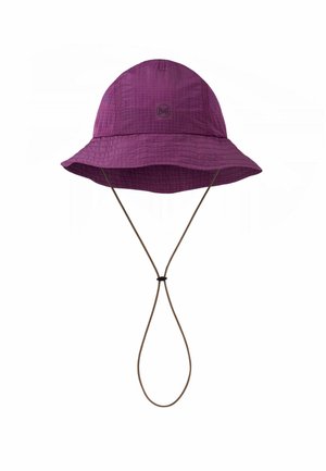 Sombrero de cubo morado con correa ajustable para la barbilla y un sutil patrón de cuadrícula, con un pequeño parche con logo en la parte frontal.