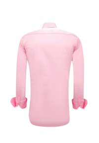 Lange mouw blouse in lichtroze, met een rechte snit, spitse kraag en met knopen gesloten manchetten met afgeronde accenten. Vloeiende textuur, geen patronen.