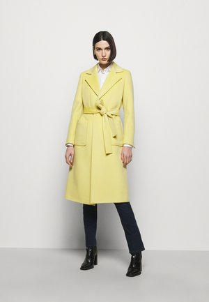 RUNAWAY - Klasyczny płaszcz - pale yellow