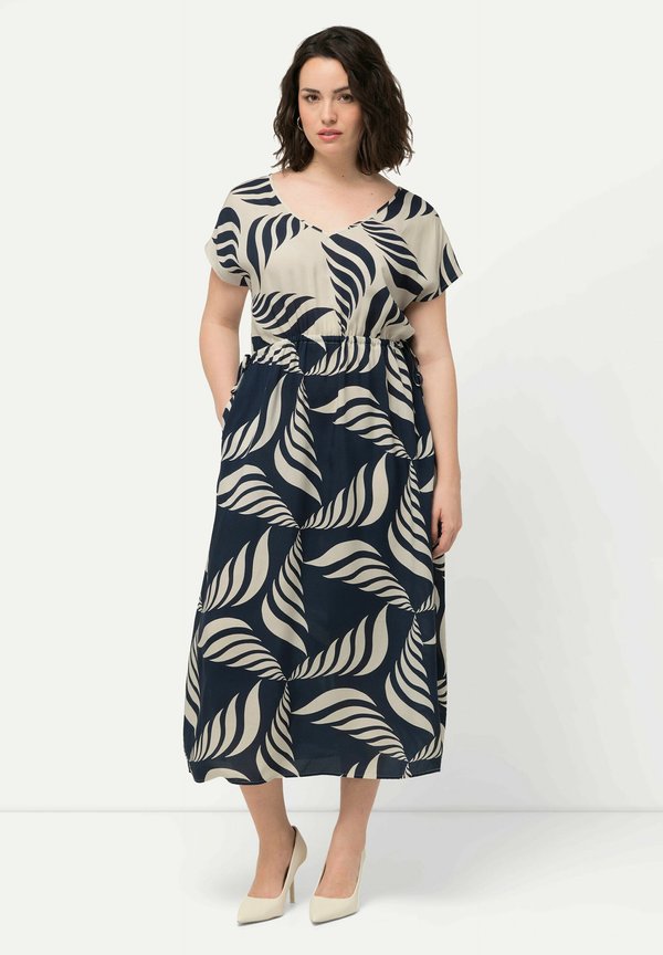 GEOMETRIC CAP SLEEVE  - Jerseykleid