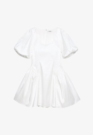 Robe blanche à manches bouffantes en tissu doux, avec un col rond, des côtés froncés et une jupe évasée. Fermeture éclair au dos.