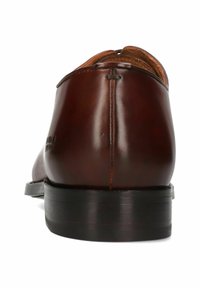 Bruine leren dresschoenen met een gladde structuur, een ronde neus en een lage zwarte rubberen zool. Heeft subtiele stiksels en een slank ontwerp.