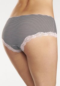 Katoenen boyshorts met donkere en lichte strepen, voorzien van een roze kantafwerking langs de randen. Zachte textuur en een aansluitend ontwerp.