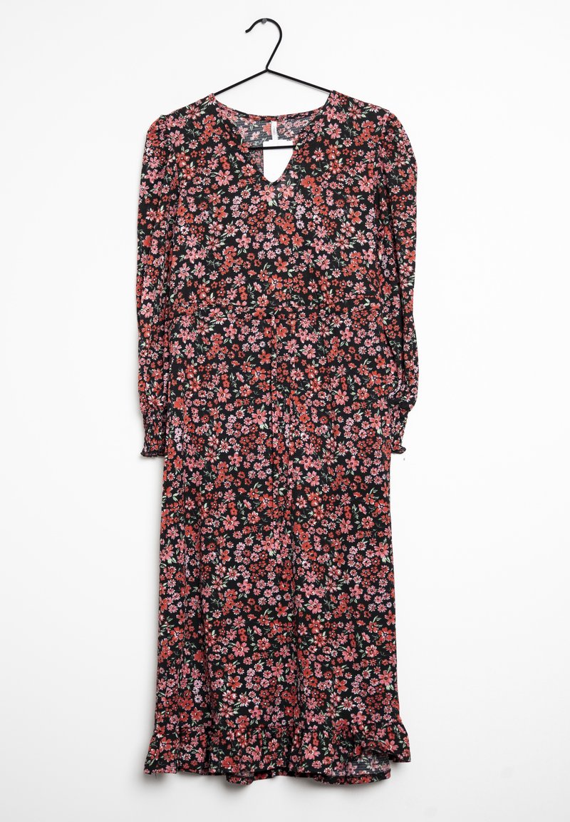 Blumenmuster-langärmliges Kleid auf einem Kleiderbügel, mit schwarzem Hintergrund und bunten Blumen, einem Schlüssellochausschnitt und einem gerafften Saum.