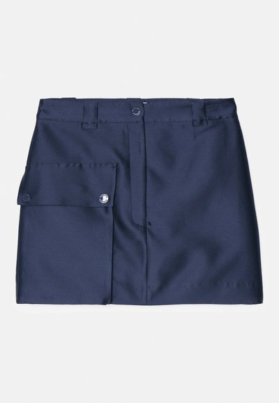 Jupe bleu marine à texture lisse, dotée d'une poche latérale et d'une fermeture à bouton. Design ajusté avec une coupe droite et une taille.