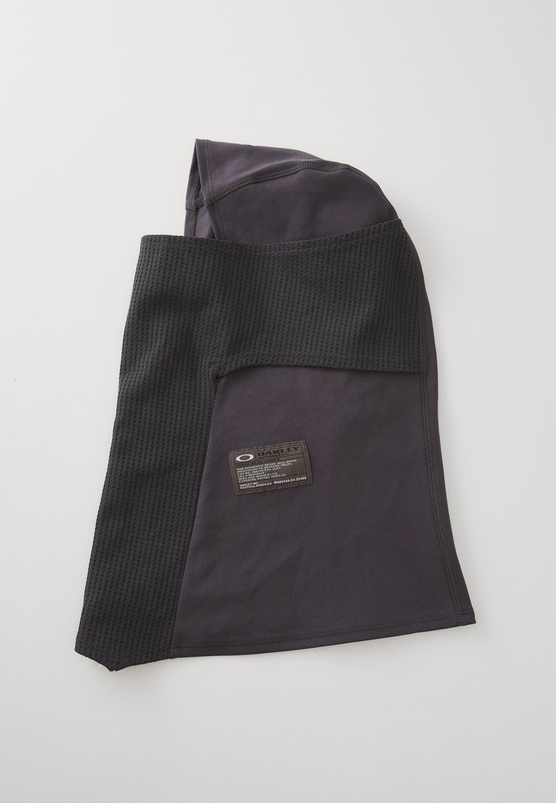 Gaiter multifunzionale nero realizzato con tessuti lisci e testurizzati, dotato di un'etichetta e di un design cucito per un look aderente.