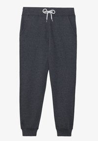 Pantalones deportivos de color gris oscuro, hechos de una tela suave, con un cordón blanco, dos bolsillos laterales y puños elásticos en los tobillos.
