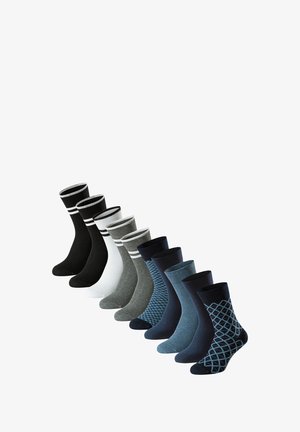 Calzini assortiti con colori vari: nero, bianco, grigio e blu. Alcuni con colori uniti, altri con motivi geometrici. Lunghezze diverse.