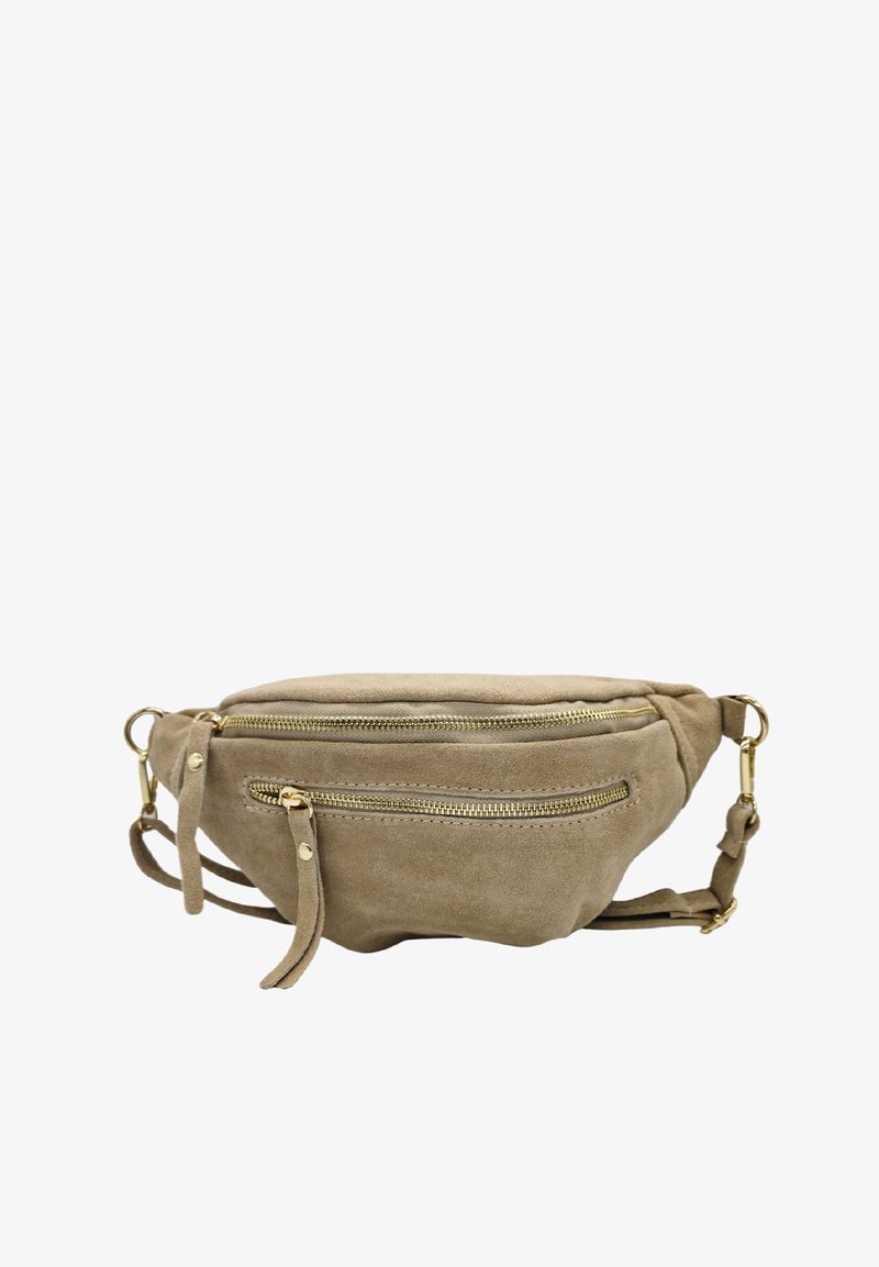 Banane en suède marron avec deux compartiments zippés, accents en matériel doré et sangle ajustable. Texture douce avec une forme arrondie.