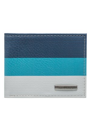 Horizontal gestreifte Geldbörse in Marineblau, Türkis und Weiß mit einem kleinen metallischen Quiksilver-Logo auf der unteren rechten Ecke.