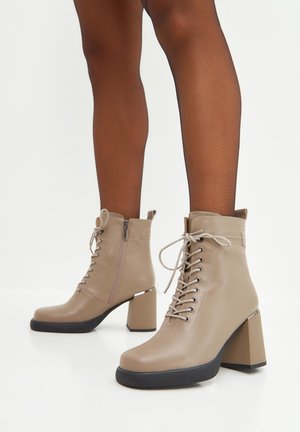 Bottines à plateau - beige