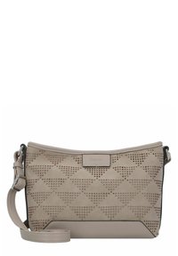 Beige Umhängetasche mit geometrischem Ausschnittmuster, glatter Textur, verstellbarem Riemen und Gabor-Logo-Patch auf der Vorderseite.