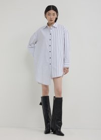 Calliope BITESSUTO RIGA  - Hemdbluse - une variante