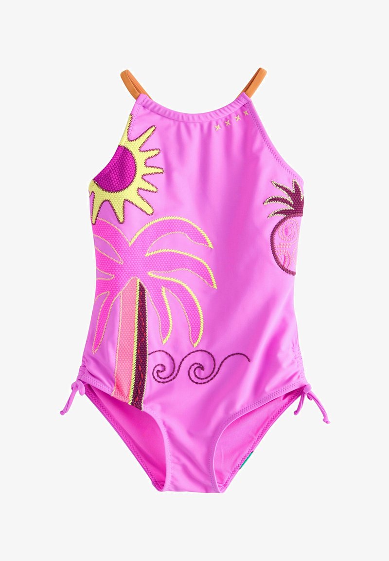 Maillot de bain une pièce rose avec des broderies jaunes représentant un soleil, un palmier et un ananas, avec de fines bretelles orange et des liens sur les côtés.