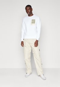 Calvin Klein OVERLAY BOX LOGO - Sweatshirt - bright white