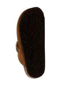 Sandal con tomaia marrone, suola in gomma nera texturizzata e una fascia con un accent metallico rotondo. Il tacco è leggermente rialzato per un maggiore comfort.