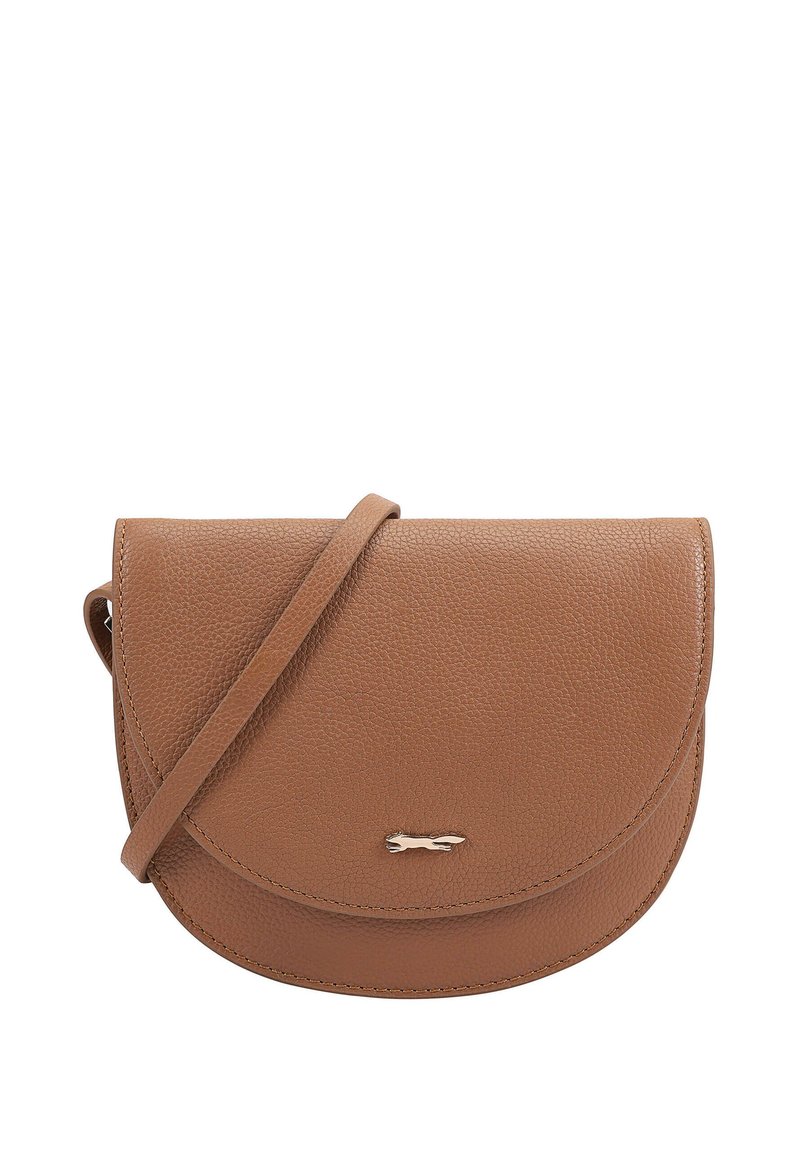 Bruine leren schoudertas met textuur, voorzien van een afgeronde klep en een klein zilveren logo in de vorm van een dier op de voorkant.