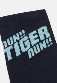 ASICS PERFORMANCE RUN CREW SOCK UNISEX - Sportssokker - midnihgt/bright cyan