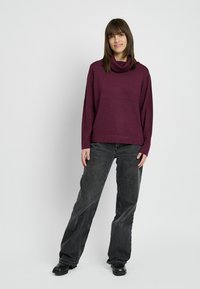 Lind - Sweter