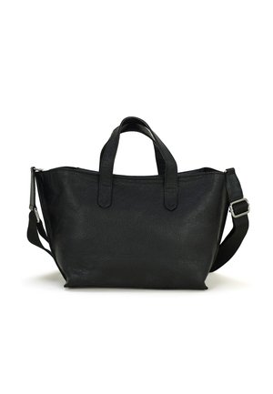 Zwarte leren tote bag met twee korte handvatten en een afneembare verstelbare schouderriem tegen een witte achtergrond.