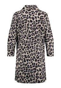Luipaardprint jas in beige en zwart, met een klassieke kraag, driekwart mouwen en een rechte snit met zijsplitten.