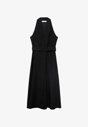 Černé bezramínkové šaty s opaskem, s knoflíkovým zapínáním vpředu a splývající sukní, vyrobené z hladkého materiálu s minimalistickým designem.