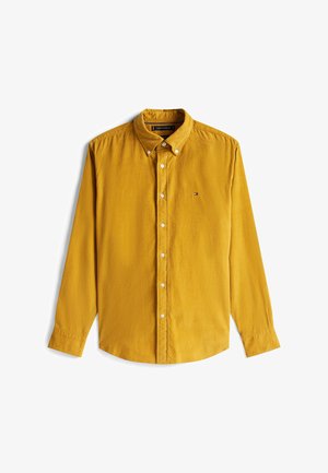 Camicia a maniche lunghe color giallo senape con colletto a bottoni e piccolo logo ricamato sul lato sinistro del petto.