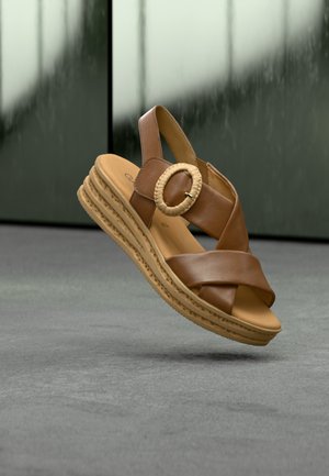 Sandalen met sleehak - cognac