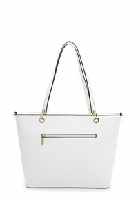 Witte tote bag van textuurmateriaal, met zwarte randen, twee schouderbanden en een voorzak met rits. Accentueert met gouden hardware.