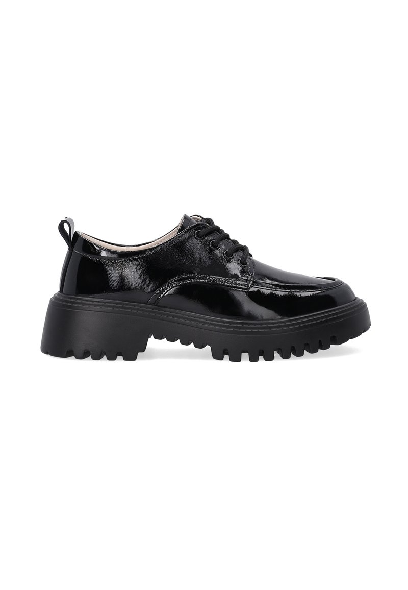 Schwarze Lackleder-Schnürschuhe mit einer massiven schwarzen Gummisohle, die tiefe Profilierungen aufweist, sowie einer kleinen Schlaufe an der Hinterseite für ein einfaches An- und Ausziehen.