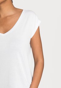 T-Shirt Femme Pieces Pckamala Noos BC – Col V Modal Tencel & Polyester Recyclé, Coupe Confort