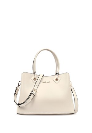 Bolso de cuero color crema con dos asas superiores, correa de hombro ajustable y detalles en herrajes tono dorado.