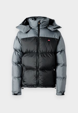 Giacca imbottita con sezione inferiore nera e sezione superiore grigia. Presenta un colletto alto, chiusura con zip e cappuccio attaccato.