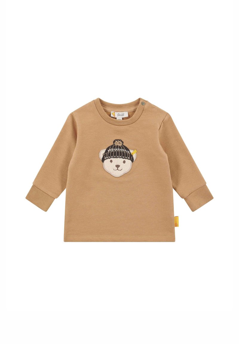 Chemise marron à manches longues pour tout-petit avec un visage d’ours portant un bonnet noir tricoté brodé sur le devant et des boutons pression à l’épaule.