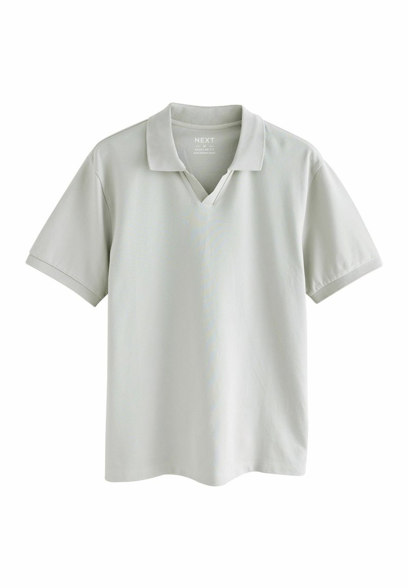 Lys grå polo t-shirt, regular fit, korte ærmer, V-hals design, bomuldsmateriale, glat tekstur, og et lille logo på kraven.