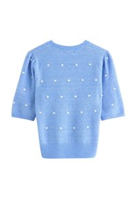 Maglione azzurro chiaro a maniche corte realizzato in un tessuto morbido, caratterizzato da pois bianchi in un motivo a pois e un colletto e orlo a costine.