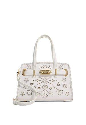 Weiße Lederhandtasche mit floralen Ausschnittmustern, goldenen Beschlägen, zwei Griffen und verstellbarem Schulterriemen.