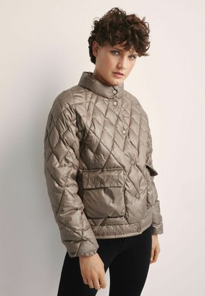 - Kurtka przejściowa