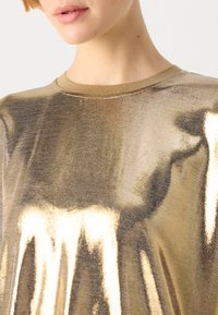 Mos Mosh O NECK TEE - Camiseta estampada - gold