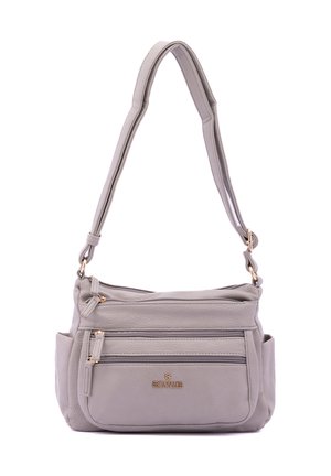 Graue Leder-Crossbody-Tasche mit verstellbarem Riemen, mehreren Reißverschlusstaschen, glatter Textur und Beschlägen in Goldtone.