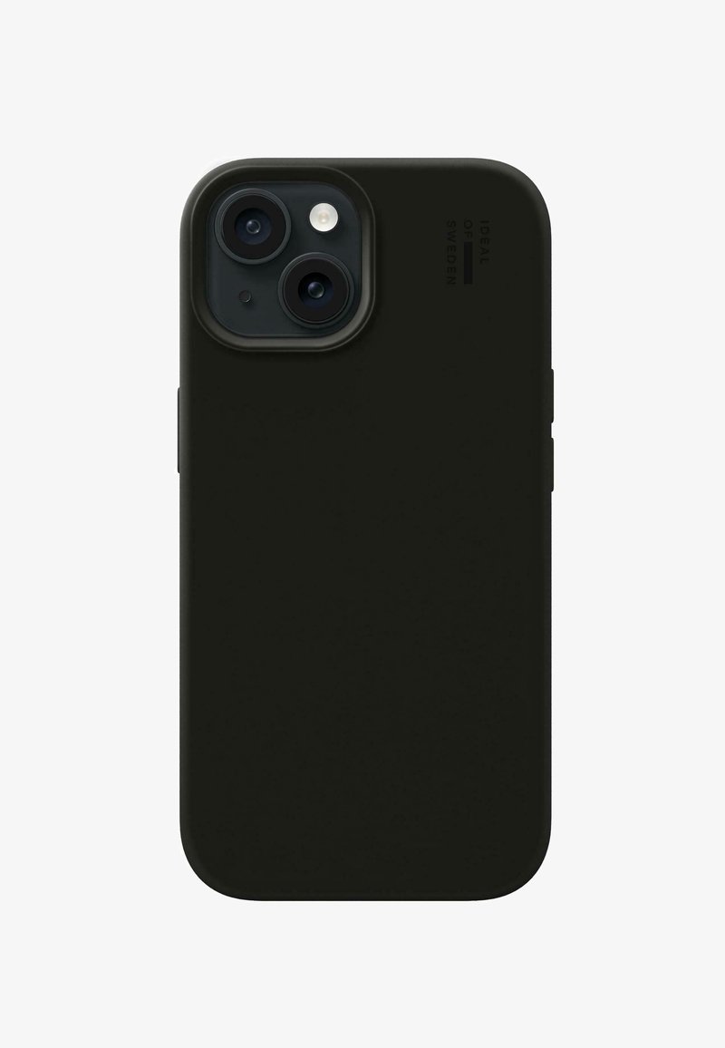 Svart silikontelefondeksel for iPhone 13. Har en matt overflate, avrundede kanter og utsparinger for dobbeltkamera og ladeport.