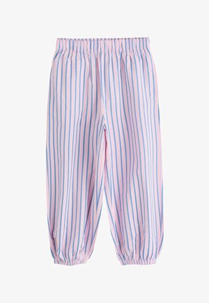 Bő szabású, rózsaszín nadrágok függőleges kék csíkokkal, rugalmas derékpánttal és gumírozott, összehúzott bokarészekkel.