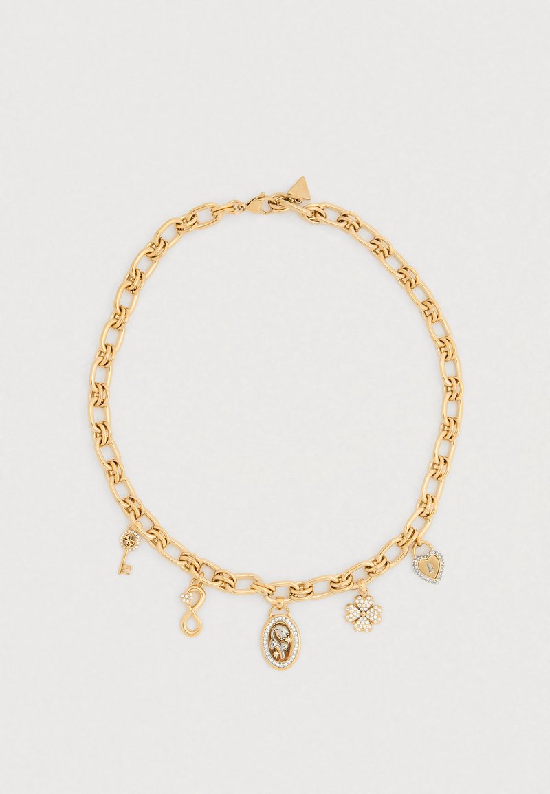 Κολιέ με χρυσή αλυσίδα με πολλά γούρια, συμπεριλαμβανομένου ενός κλειδιού, σύμβολο του άπειρου, λουλούδι, καρδιά και οβάλ μενταγιόν με διακοσμητικά στοιχεία.