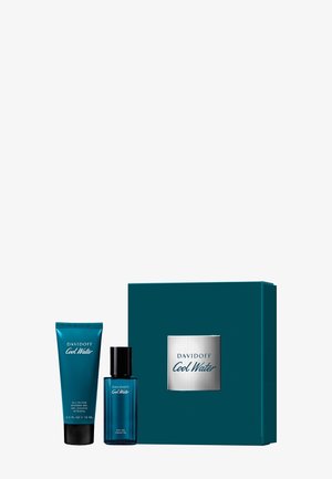 Das DAVIDOFF Cool Water Set umfasst eine türkisfarbene Tube mit All-in-One Pflegegel und eine passende Flasche Eau de Toilette in einer türkisfarbene Geschenkbox.