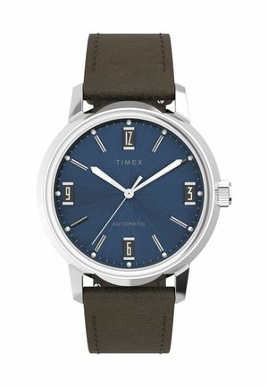 Timex automatiske ur med en dyb blå skive, sølvfarvet urkasse, brown læderrem og rektangulære time markører. Har en datovisning.
