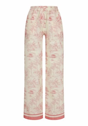 Baumwollschlafanzughose mit einem hellbeigen Hintergrund, der ein rotes Toile-Muster zeigt, das ländliche Szenen darstellt. Elastischer Taillenbund und kontrastierender Saum.