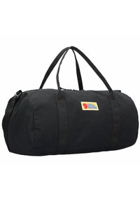Bolsa de deporte negra hecha de un tejido duradero, con asas cortas, una correa para el hombro y un logo prominente de Fjällräven sobre un fondo amarillo.
