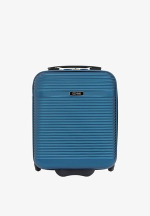 Niebieska twarda walizka na kółkach z poziomymi żłobieniami, czarną rączką, kółkami i logo "Ochnik" na środku przedniej strony.
